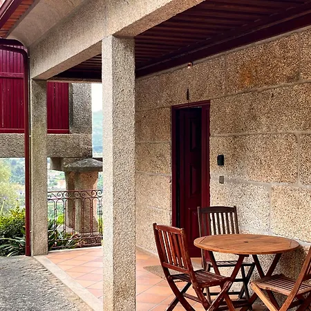 Alojamento de Turismo Rural Nomad's Country - Casa Cimo De *